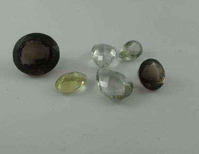null Lot de pierres diverses : quartz fumé, quart jaune, améthyste verte … Poids...