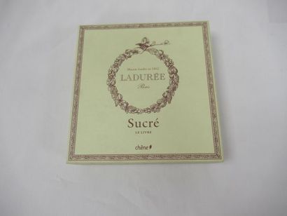 null LADUREE "Sucrée, le livre" Chêne. Dans un coffret.