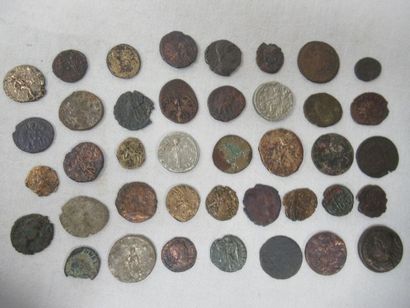 null Lot de 40 pièces antiques (en l'état)