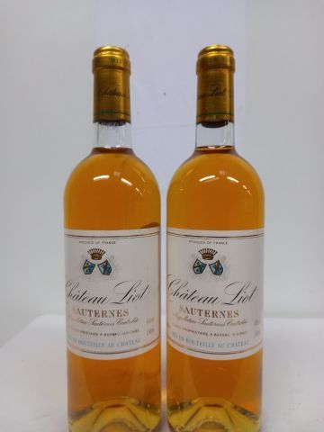 2 bouteilles de Sauternes Château de Liot...