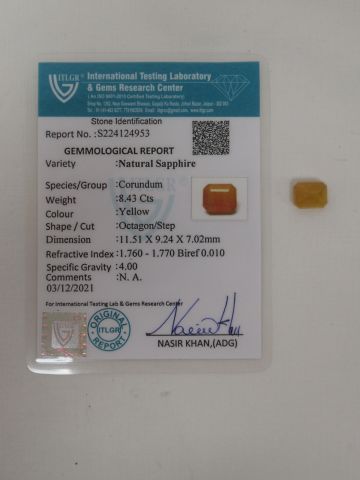 null Saphir jaune, 8,43 carats. Avec son certificat.