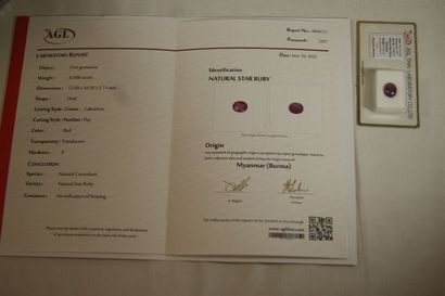 null Rubis étoilé, naturel, 8,56 carats. Provenance : Birmanie. Avec son certificat...