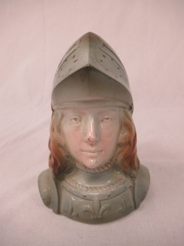 null Tirelire à Casser en céramique figurant Jeanne d'Arc (fèle,égrenures), 10 c...