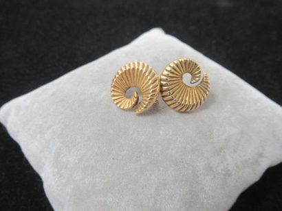 null Boucle d'oreilles en or jaune, à décor torsadé. Poids : 2,37 g