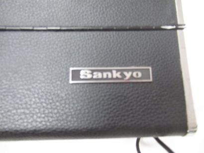 null Lot comprenant une caméra Sankyo Super, une coleuse, un éditeur, une visionneuse...
