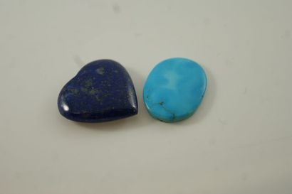 null Lot comprenant une turquoise et un lapis lazuli en forme de cœur. Poids total...