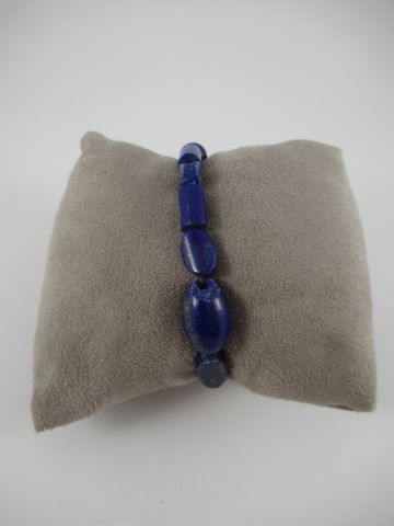 Bracelet ajustable en lapis lazuli.