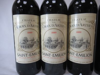null 4 bouteilles de Saint Emilion : 3 Château La Croix d'Arthus, 1989 et 1 Château...