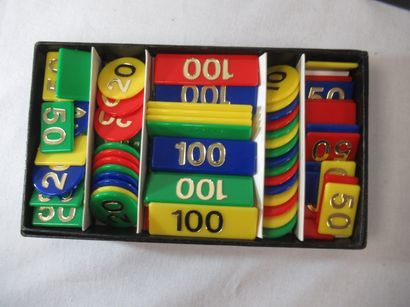 null Lot comprenant un jeu de roulette (dans sa boîte), un jeu du nain jaune, 2 boîtes...