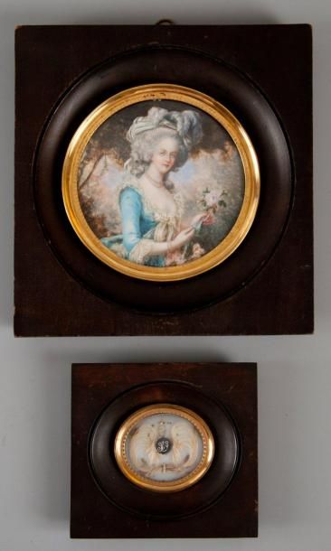 Ecole française dans le goût du XVIIIe siècle Jeune femme au bouquet Miniature ovale...