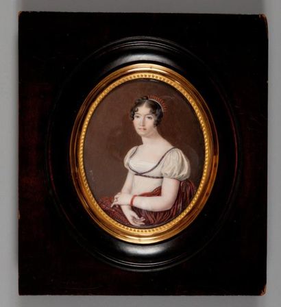 Ecole française vers 1800 Jeune femme au peigne Miniature ovale en ivoire
