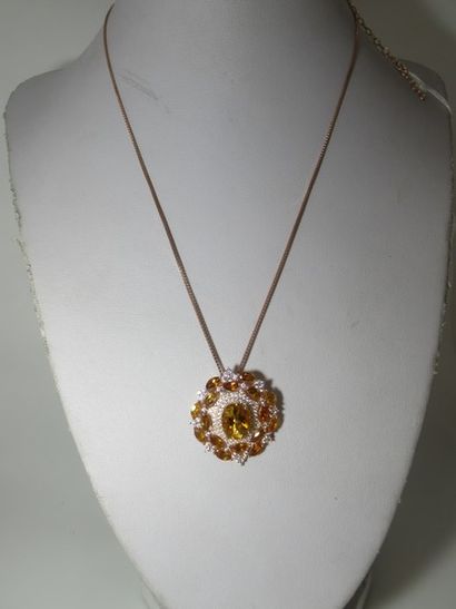 null Vermeil chain with citrine-set pendant. Length: 22 cm (closed).