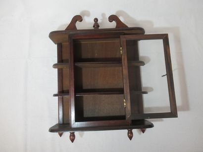 null Small wooden wall display case. 42 x 34 x 12 cm (wear to cornice)