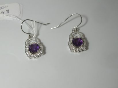 null Pair of silver earrings set with amethysts. Length: 2.5 cm Gross weight: 3.66...