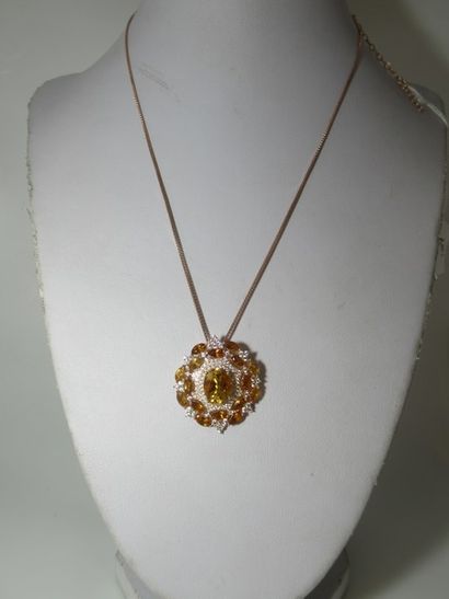 null Vermeil chain with citrine-set pendant. Length: 22 cm (closed).