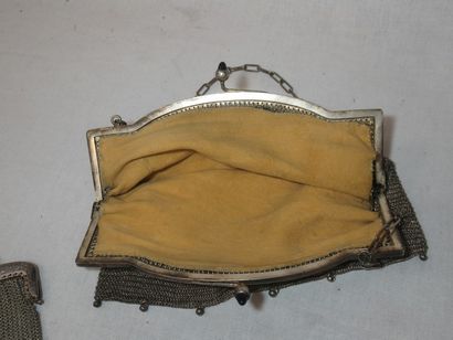 null Set of two silver-plated purses. 6-16 cm