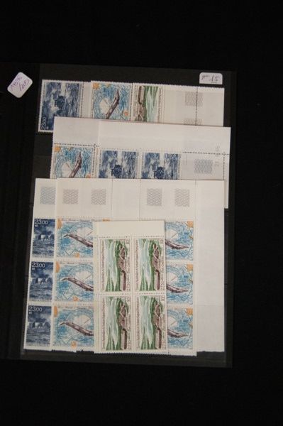 null T.A.A.F. Lot of 27 stamps n°138/140, P.A. Mint, first choice. Price : 335 e...