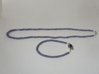 null Tanzanite pearl set, including necklace and bracelet. Silver clasps, one set...
