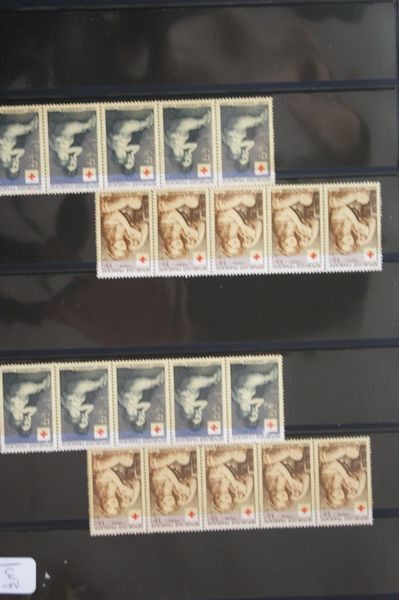 null Lot of 10 series from n°1006/1007. New, first choice. Price : 300 euros.