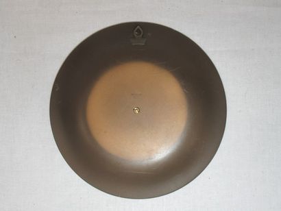 null HUGUENIN LE LOCLE Bronze dish "Tournoi de Roulet". Diameter: 15 cm (scratch...