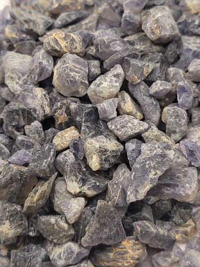 null Lot of rough kyanites, total weight: 318 carats