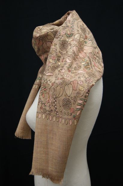 null INDIA Beige wool Pashmina shawl with multicoloured plant embroidery. 70 x 200...