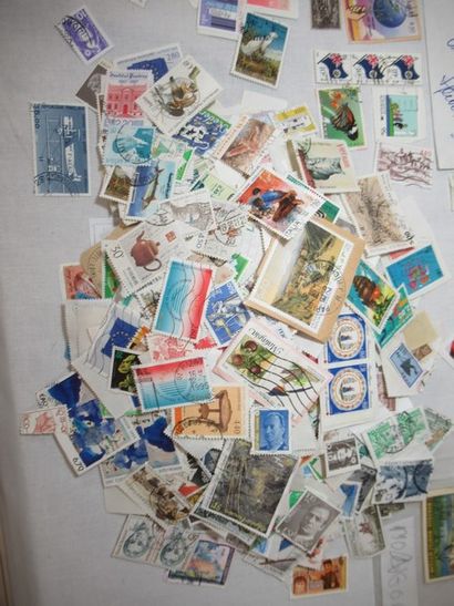 null WORLD Small lot of cancelled stamps. In bulk.