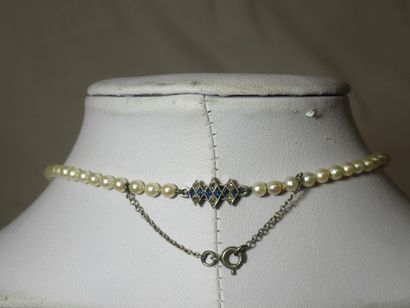 null Cultured pearl necklace, clasp paved with white and blue stones. Length: 24...