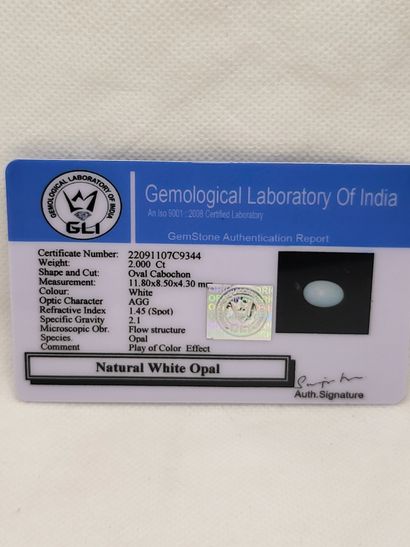 null Opal, 2 carats. With certificate.