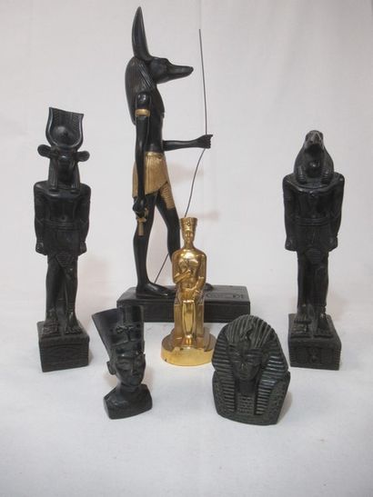null Lot de 6 sculptures en résine et métal, figurant des divinités égyptiennes....