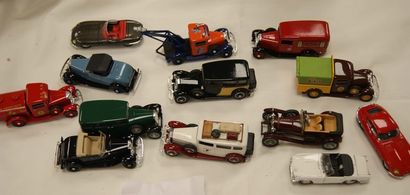 null ELIGOR Lot de 11 voitures miniatures en métal et résine. 10 cm