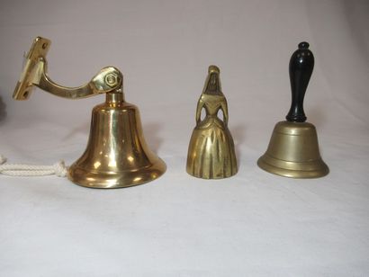 null Lot de 3 cloches en bronze et laiton. 12-15 cm