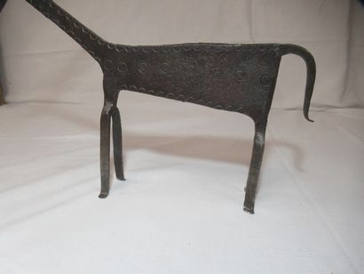 null Sculpture en métal, figurant un cerf stylisé. 26 x 26 cm
