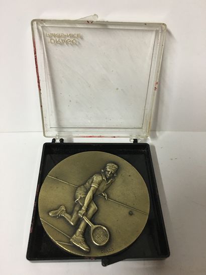 null Médaille en bronze « série sports » de la maison DRAGO Paris, célèbre médailleur....