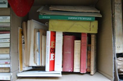 null Ensemble de quatre cartons de livres dont Encyclopédie Bordas (Exemplaires 1-20...