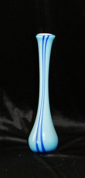 null Grand vase soliflore en verre bleu. Haut.:34 cm