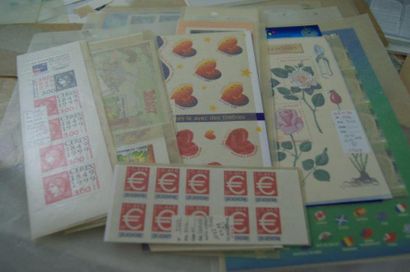 France Fort lot de timbres, en vrac, oblitérés ou non. Dont colonies françaises.