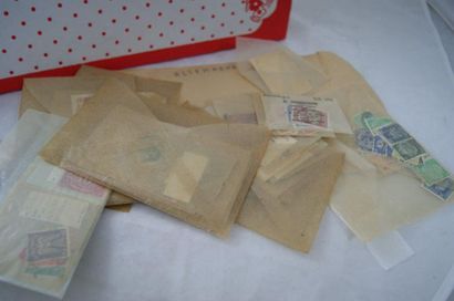 EUROPE Fort lot de timbres, en vrac, oblitérés ou non. Allemagne, Belgique, Grèce,...