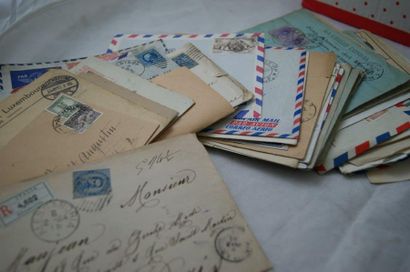 null Très fort lot d'enveloppes et de cartes postales affranchies: une de 1793, puis...