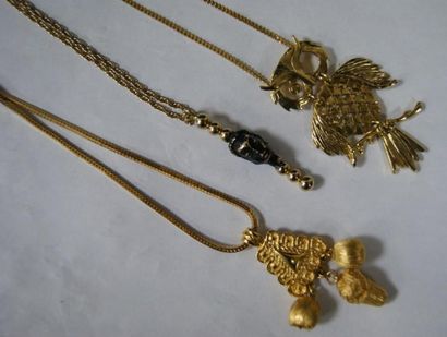 null Lot de bijoux fantaisie, composé de 5 colliers en métal doré