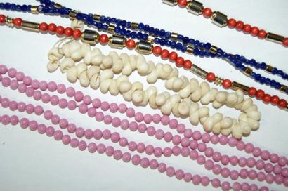 null Lot de 8 colliers en perles : pierre dure, bois, coquillages, résine ...