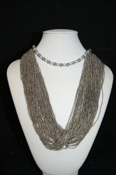 null Lot de bijoux fantaisie : collier Art nouveau en métal argenté, 2 colliers en...