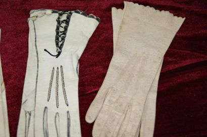 null 6 paires de gants anciens en cuir, certains brodés.