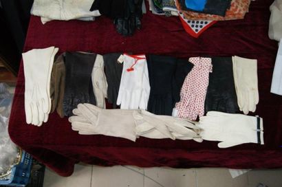 null 15 paires de gants : cuir, suédine, velours, résille, ...