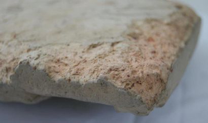 CHINE Bas relief en pierre. Haut.: 20 cm Larg.: 20 cm (fente)
