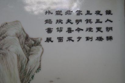CHINE Paire de plaques en porcelaine à décor polychrome de paysages animés. 40 x...