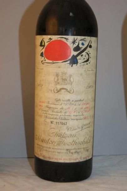 null 1 bouteille de Château Mouton Rothschild, 1969. Etiquette décorée par Miro,...