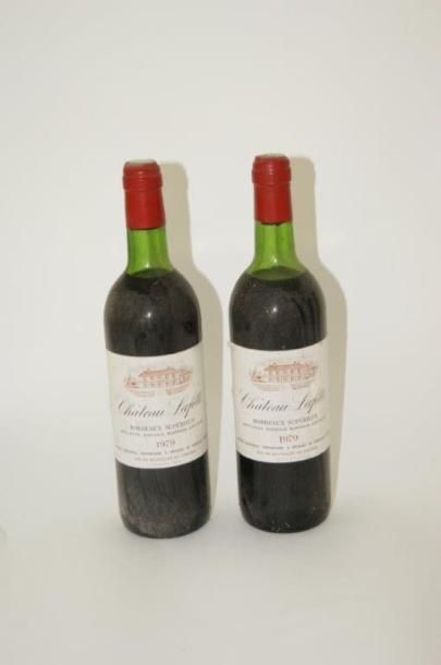 null 2 bouteilles de Château Lafitte. 1979. Jacques Boissieras. (1 étiquette sale,...