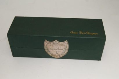 null Champagne Moet et Chandon, cuvée Dom Perignon, Vintage 1975. Dans son coffret...