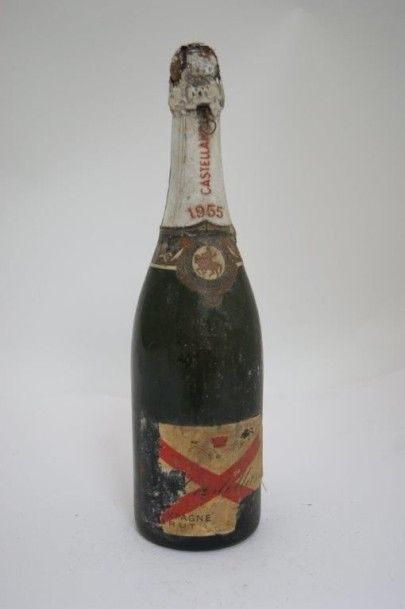 null Bouteille de champagne Castellane. 1955. (étiquette très abîmée sale, coiffe...
